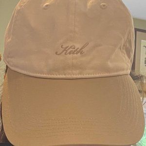 KITH SCRIPT LONG BILL CAP - CANVAS (WHITE AND TAN)